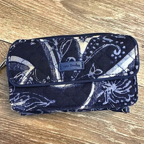 Vera Bradley quilted wristlet RFID wallet/phone - Picture 1 of 6